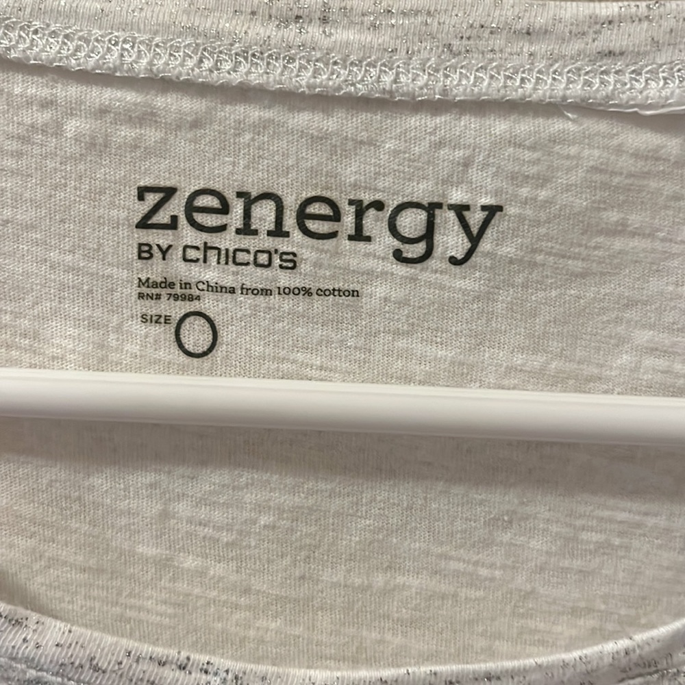 Zenergy  by Chicos Women’s White & Silver 3/4 sleeve Top size 0 - Picture 2 of 6